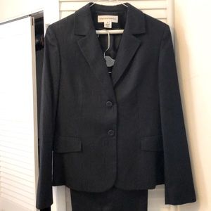 Women’s Jones New York Black Pinstripe Suit Sz8